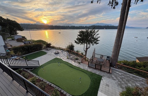 Seabeck House | Coasta Villa on Hood Canal-Beachfront/Mini-Golf
