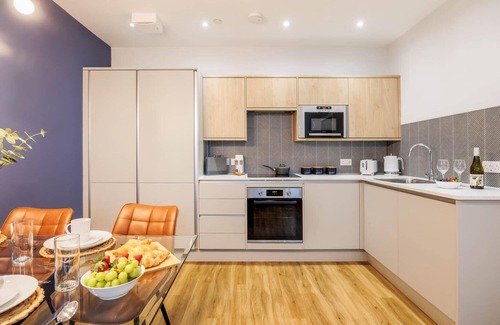West Cliff Apartment | Coastal 1-Bed Apt w/Free Gym, Parking & Garden