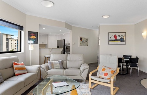 Scarborough Apartment | Coastal 3-Bed with Parking, Pool & Ocean View