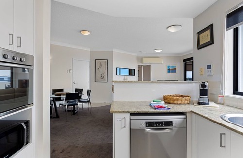 Scarborough Apartment | Coastal 3-Bed with Parking, Pool & Ocean View