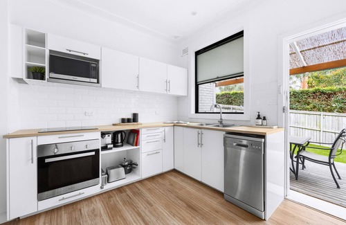 Bayview House | Coastal 3 Bedroom House With Private Oasis
