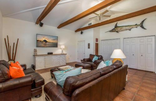 Carlouel House | Coastal Beach Escape - Monthly Beach Rental