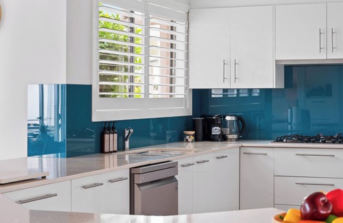 Copacabana House | “Coastal Bliss” – 450m Stroll from the Beachfront