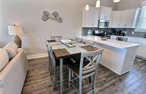 Gulf Shores House | Coastal Breeze Cottage ~ Heated & Cooled Pool + $400 in FREE Activities Daily ~ Zoo, Parasailing