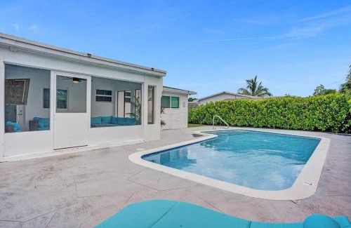 Pembroke Pines House | Coastal Breeze Retreat