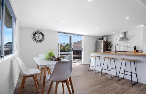 Athenree House | Coastal Breeze - Waihi Holiday Home