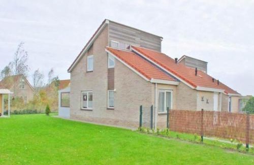 Breskens House | Coastal Bungalow w Garden