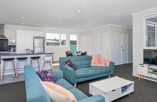 Matarangi House | Coastal Calm - Matarangi Holiday Home