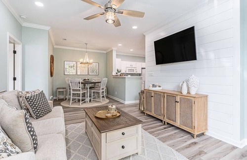 Seaside Farms Apartment | Coastal Calm Retreat: 2br/2ba Mount Pleasant Condo
