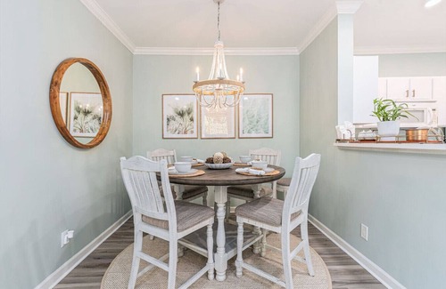 Seaside Farms Apartment | Coastal Calm Retreat: 2br/2ba Mount Pleasant Condo