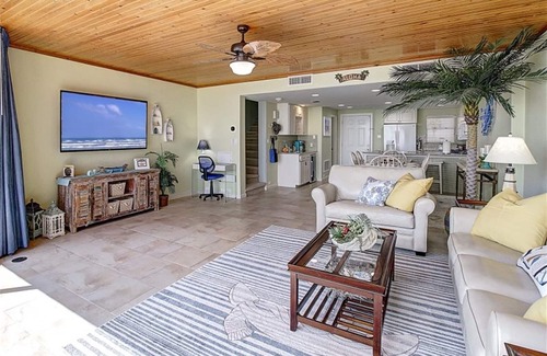 Port Aransas Condo | Coastal Calm | Split level condo with ocean views