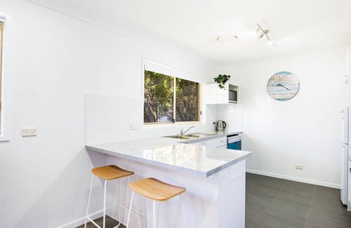 Culburra Beach House | Coastal Capers - Pet Friendly - 10 Mins Walk to Beach