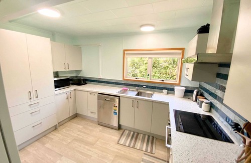Patons Rock House | Coastal Charm - Ocean View in Patons Rock