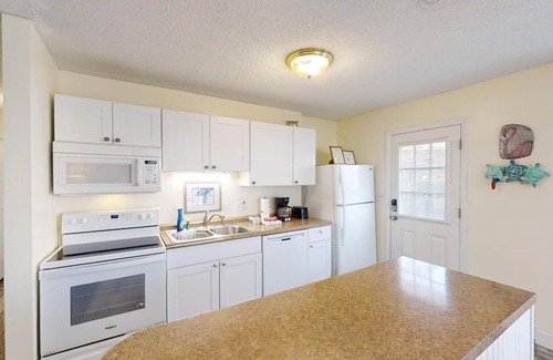 St. Augustine Beach Cottage | Coastal Charm Meets Comfort at Surf Crest Village Sea Turtle Cottage #8 – Pet