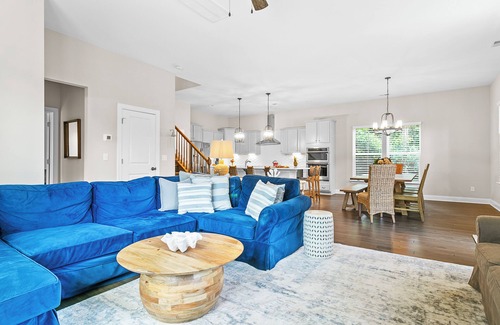 West Beach House | Coastal Charm, Walk to Beach, 2 Primary Suites, Outdoor Cabana and Bar!
