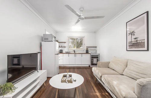 Crescent Head Apartment | Coastal Chic Apartment Only Minutes to the Beach