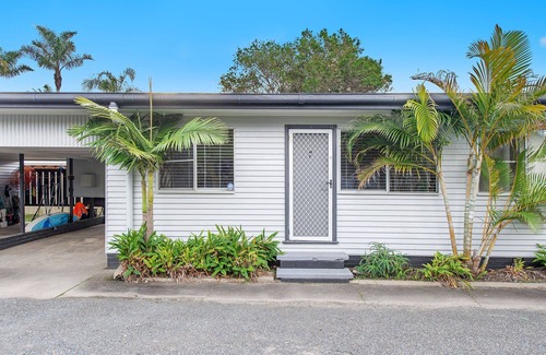 Crescent Head Apartment | Coastal Chic Apartment Only Minutes to the Beach