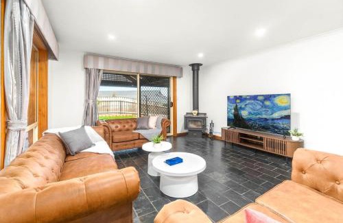 Hallett Cove House | Coastal Comfort 4BR Vacation Home in Hallett Cove