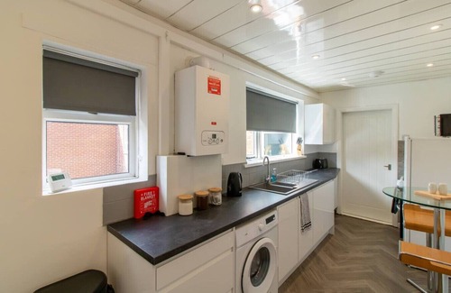 South Shields Apartment | Coastal Comfort Haven 3BR Retreat