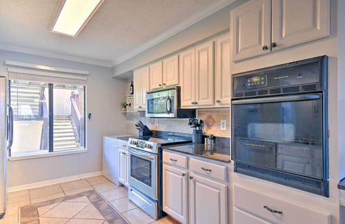 Gulf Shores Condo | Coastal Condo w/2 Pools + Mobile Bay Views!