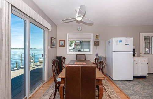 Ocean Pines Cottage | Coastal Cottage - Charm, Comfort and Spectacular Water Front near OC Beaches.