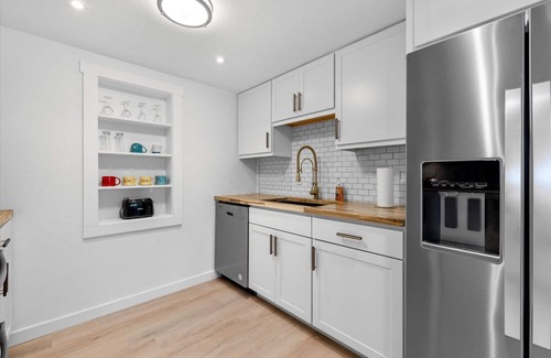 Englewood House | Coastal Cottage 2 Miles to the Beach