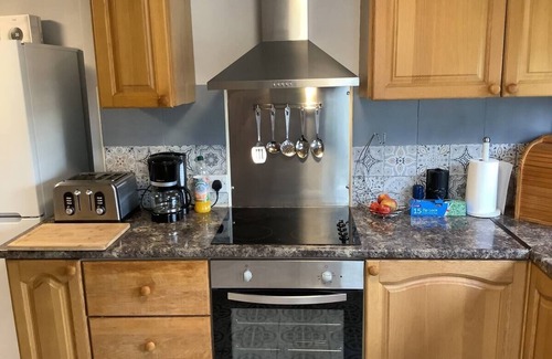 Goodwick Cottage | Coastal Cottage, 3BR,Wi-Fi, Parking, Enclosed Garden, Fishguard & Goodwick