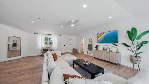 Gulf Gate Estates House | Coastal Cottage