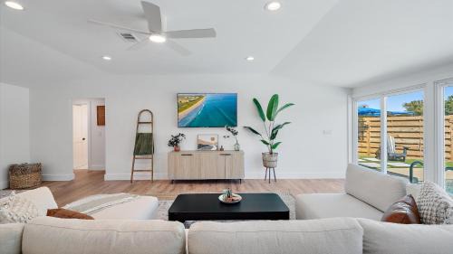 Gulf Gate Estates House | Coastal Cottage