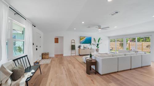 Gulf Gate Estates House | Coastal Cottage