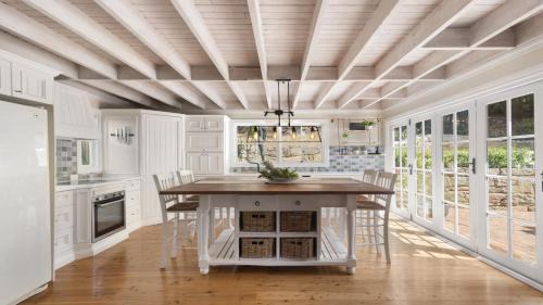 Copacabana House | Coastal Cottage with Pool at Copacabana