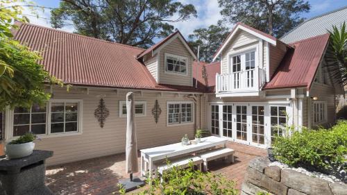 Copacabana House | Coastal Cottage with Pool at Copacabana