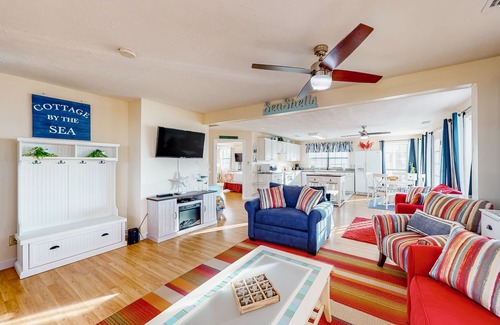 East End House | Coastal dog-friendly home with private heated spa and outdoor man-cave