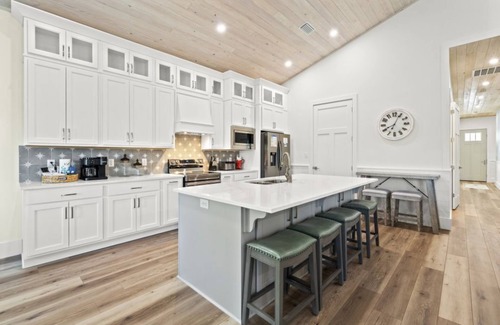 Orange Beach House | Coastal Dream | Balcony