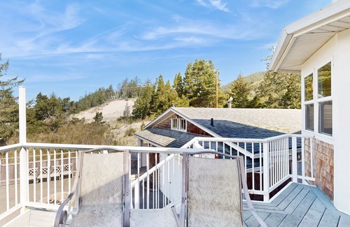 Rockaway Beach House | Coastal estate with private hot tub, enclosed yard, firepit, & game room