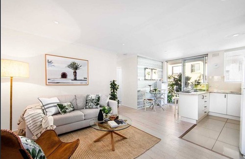 Manly Vale Apartment | Coastal Family & Couple Retreat up to 5ppl ,4 Mins Drive to the Beach