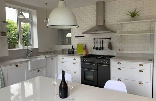 Bournemouth House | Coastal family holiday home near stunning sandy beaches & River Stour in Dorset.