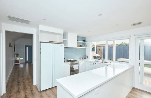 Torquay House | Coastal Family Lodge