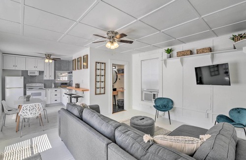 Galveston Cottage | Coastal Galveston Retreat < 1 Mi to Beaches!