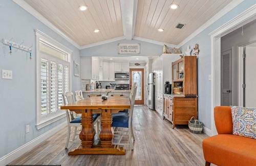 Lower Grand Lagoon Cottage | Coastal Getaway w/Golf Cart. Tons of amenities- Pickleball, pools, putt-putt.