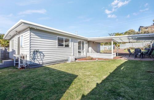Tootgarook House | Coastal Grove - Sunlit Stay near Beach and Hot Springs