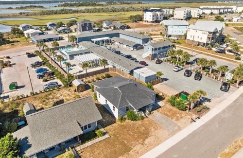 Surf City Apartment | Coastal Haven Cottage- Beach, Shopping, Fun