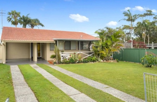 Long Jetty House | Coastal Haven: Spacious 3 Bedroom Home, Long Jetty