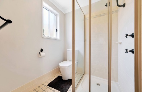 Long Jetty House | Coastal Home/Outdoor Spa-10mins from the beach