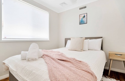 Long Jetty House | Coastal Home/Outdoor Spa-10mins from the beach