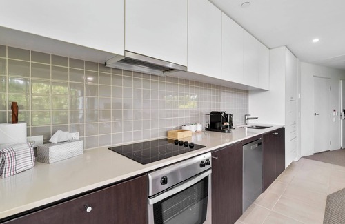 Cairns Central Business District Apartment | Coastal lights - Pool, Gym & Parking@HarbourLights