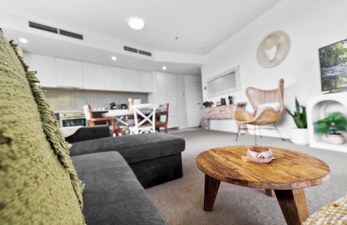 Cairns Central Business District Apartment | Coastal lights - Pool, Gym & Parking@HarbourLights