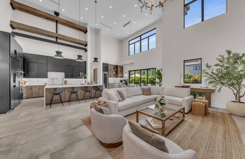 Arlington Park House | Coastal Luxe, Spacious 5bedroom house 5miles to Siesta with saltwater pool, WiFi