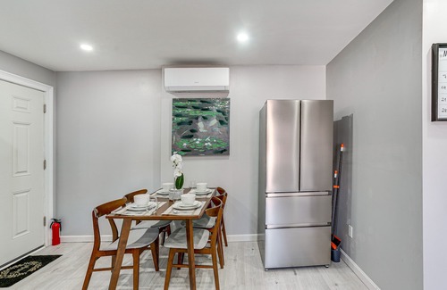 Lynn House | Coastal Lynn Escape w/Fireplace: 3 Mi to Beaches