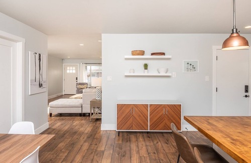 Loma Alta House | Coastal modern home 10 min from the beach with a stunning pool and spa!